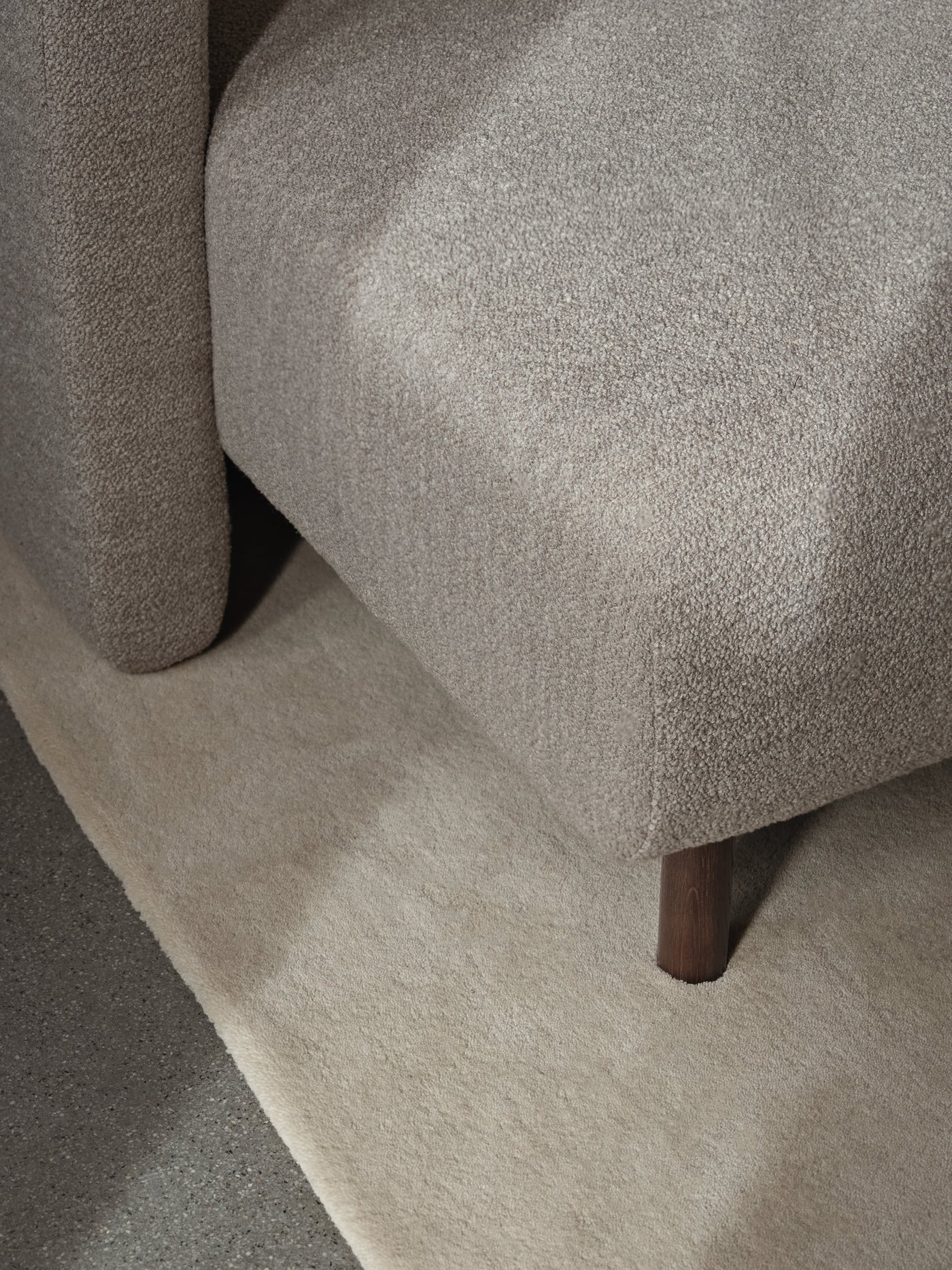 fermLIVING_SS24_DaseSofa_SoftBoucleNatural lifestyle image chaise detail #module_dase-chaise-longue-left